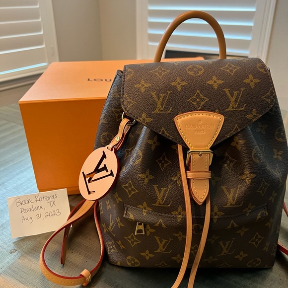 Louis Vuitton Monogram Montsouris PM. - Picture 1 of 16